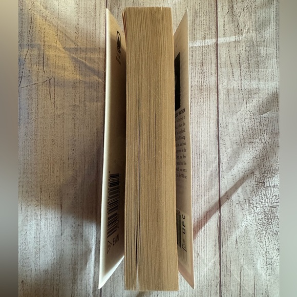 🐬 CLEARANCE ITEM: Dog Days by Elsa Watson Fictional Paperback 344 pages - Picture 6 of 8